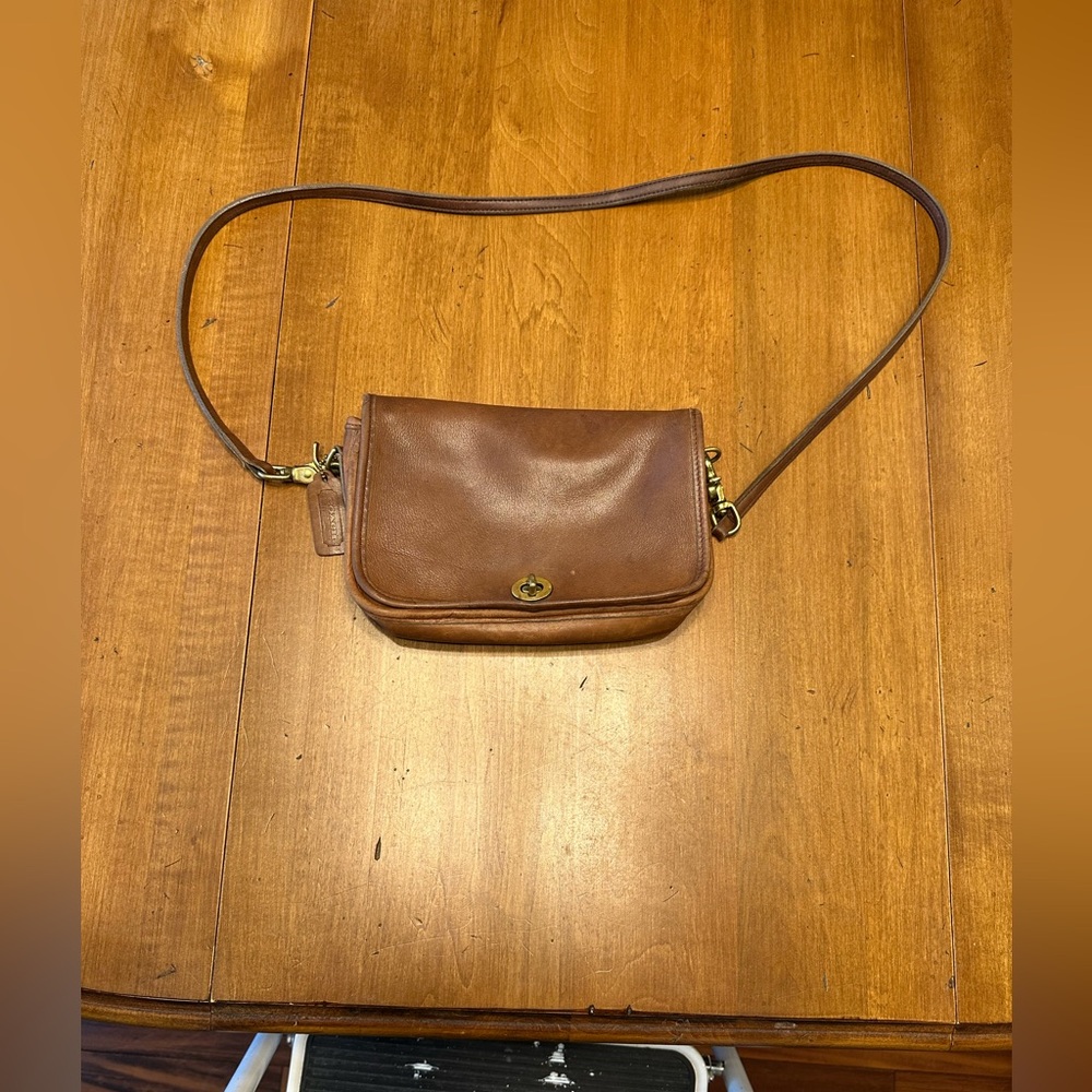 Vintage Well Loved Coach Brown Leather. Made in the United States. # 463-1922